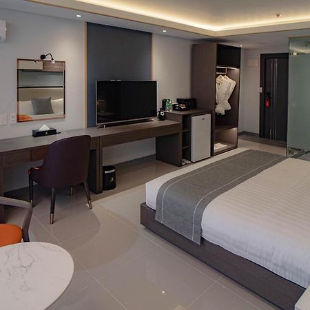 اولونجابو Subic Riviera Hotel And Residences المظهر الخارجي الصورة