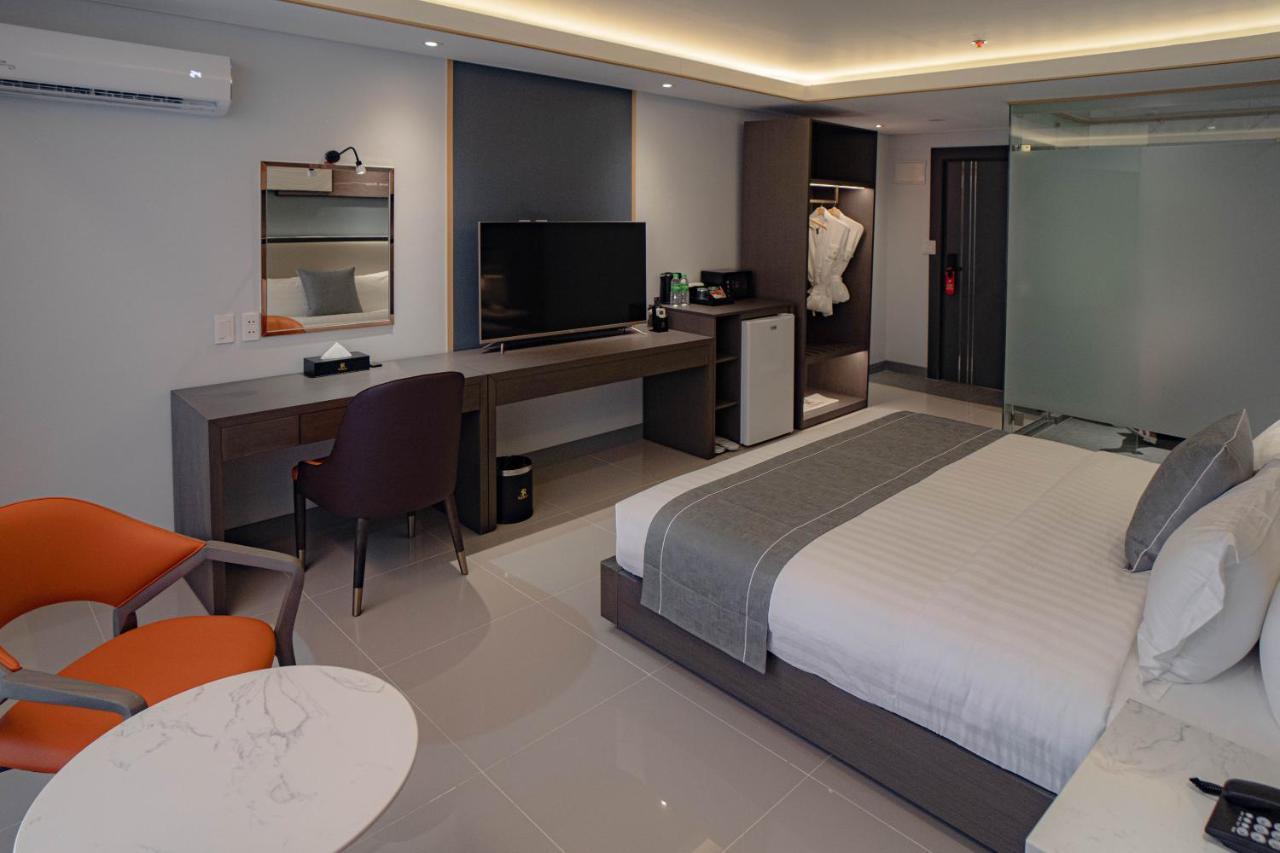 اولونجابو Subic Riviera Hotel And Residences المظهر الخارجي الصورة