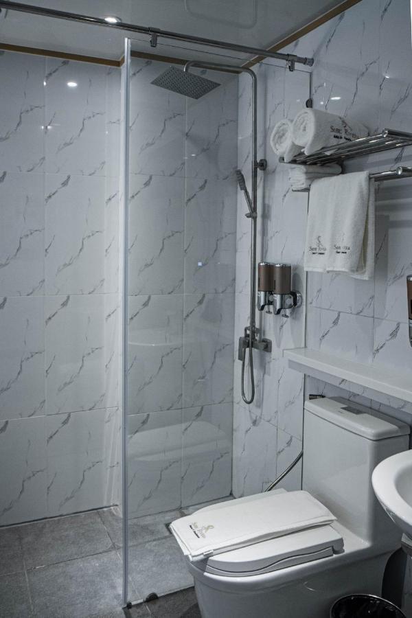 اولونجابو Subic Riviera Hotel And Residences المظهر الخارجي الصورة