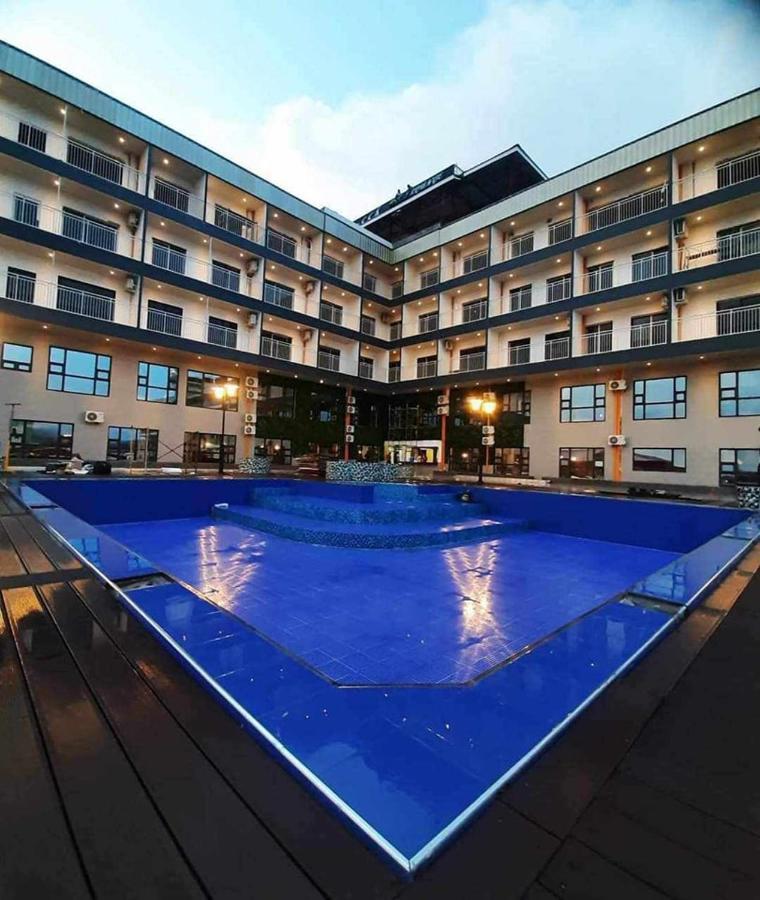اولونجابو Subic Riviera Hotel And Residences المظهر الخارجي الصورة